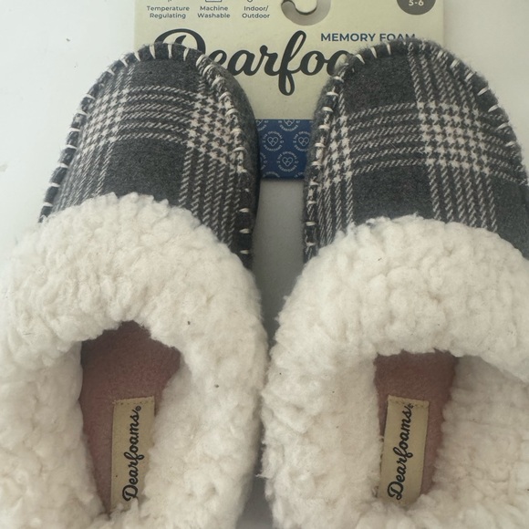 NWT Memory Foam Slippers Size Small (5-6) - Picture 3 of 4